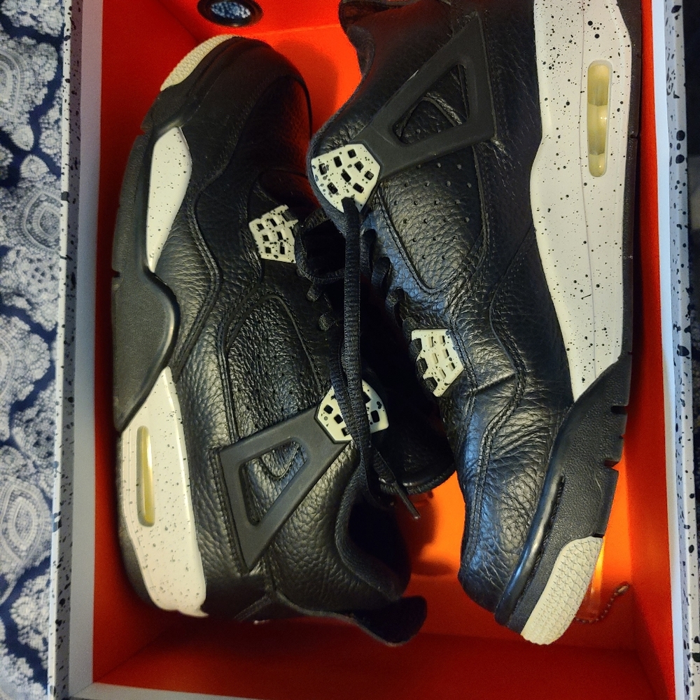 Air jordan retro 4 oreo size 8.5